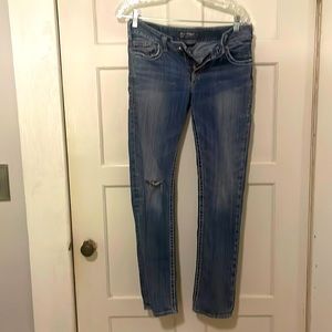 Women’s Silver 27 x 31 distressed straight leg jeans